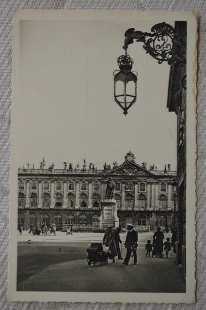 CPA " NANCY - Statue de Stanislas et l'Hôtel de Ville