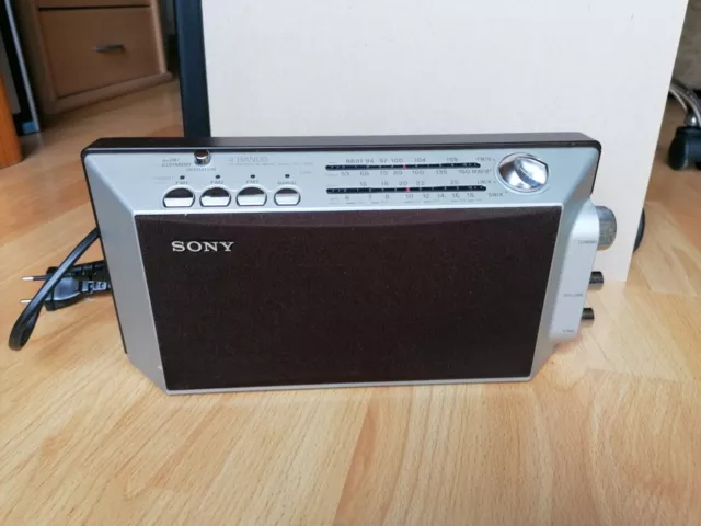 SONY tragbares Radio ICF-1000L, schwarz, gebraucht, mit intaktem Batteriefach