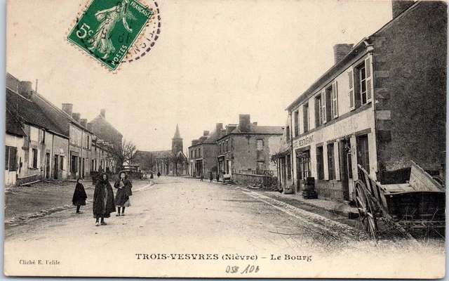 58 TROIS VESVRES - le bourg