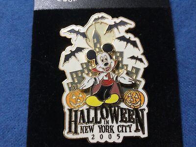 Disney NYC World of Disney Halloween 2005 Vampire Mickey Mouse Pin LE New York