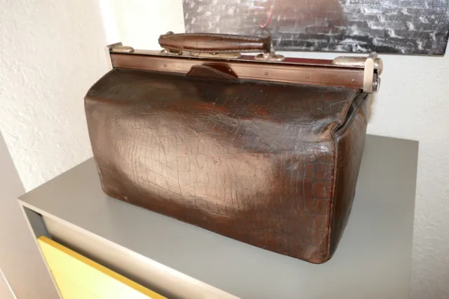 alte Arzttasche Leder Doktortasche Koffer Hebamme Reisetasche braun Vintage