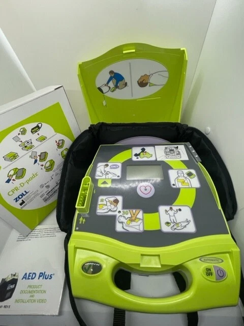 Zoll AED Plus Defibrillator with Carry Case with 2028 CPR-D PADZ NEW