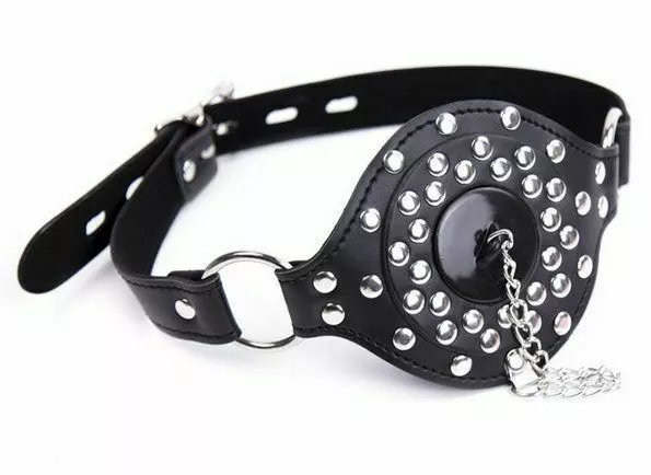 Bouche gag noir "cuir" et rivets avec bouchon / SM / Soumission / Bondage