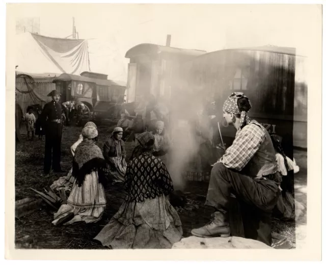 *Tod Browning's THE UNKNOWN (1927) Gypsies Around Campfire With Circus Wagons