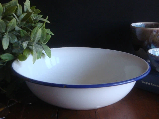 Plat Rond Métal émaillé Blanc Liseré Bleu Dp 0323154 Ancien Vintage Brocanteespritdantan 65ab1c9