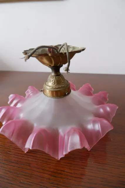 Français lampe en verre  Plafonnier suspendu aux bords ondulé rose 