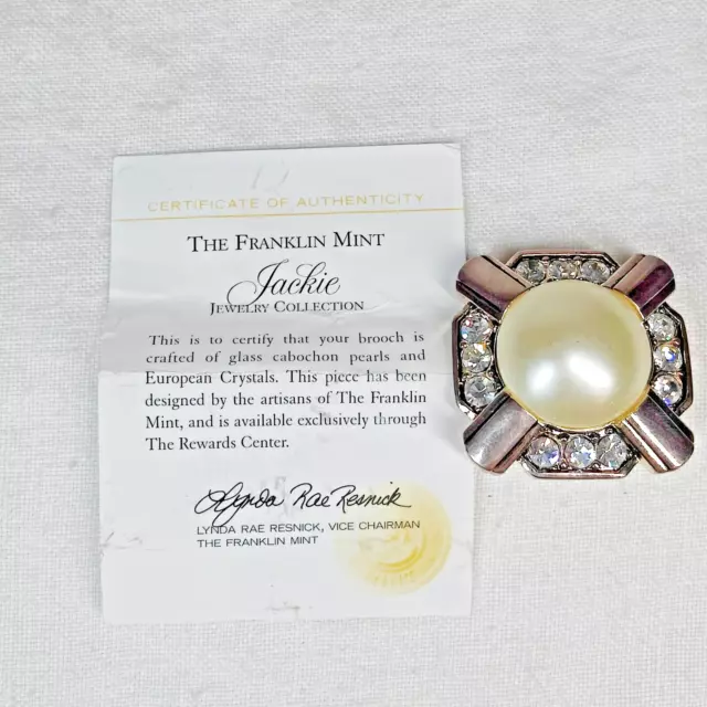 FRANKLIN MINT JACKIE KENNEDY COLLECTION BROOCH w EUROPEAN CRYSTALS &GLASS PEARL