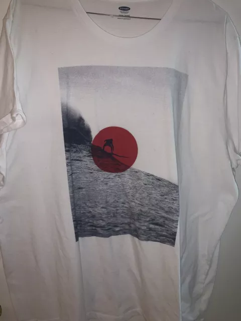 Old Navy Red Sun/Surfer graphic tee