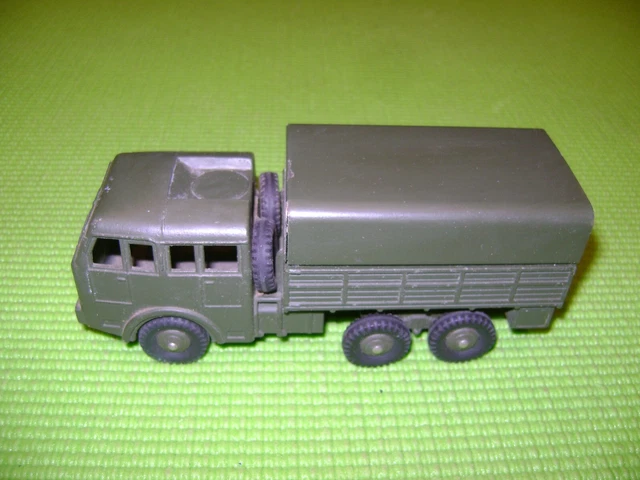 Camion Militaire Tout-terrain Dinky Toys – Berliet Tôle – Échelle 1/43 – Vert