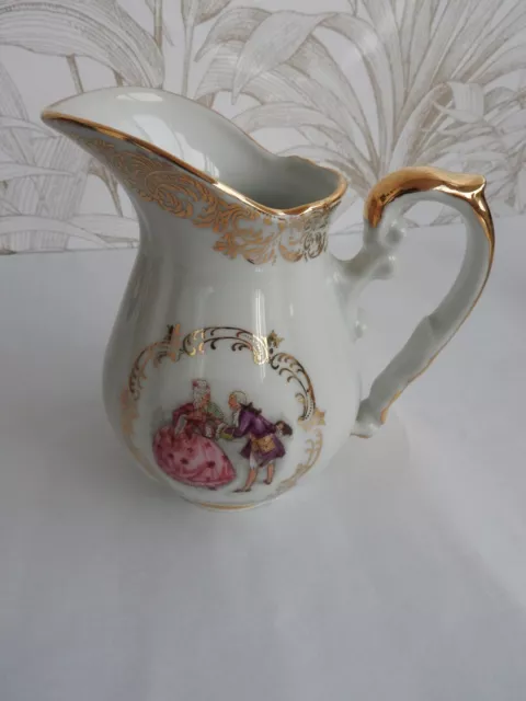 Pot a lait ancien en porcelaine de Limoges C.P.  pichet cruche