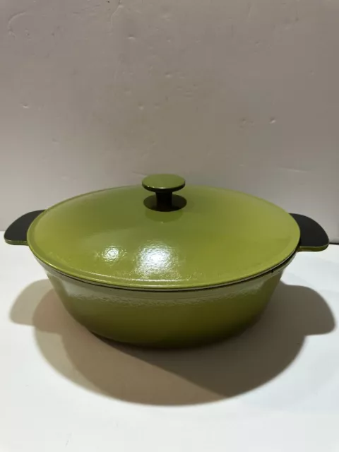 Cast Iron dutch oven made in France 20538 avocado green W/Lid pot casseroule