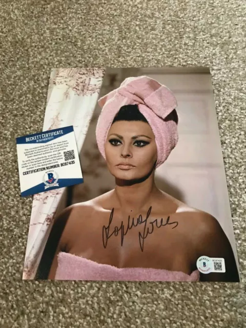 Sophia Loren Signed Autograph 8x10 Photo Sexy Shower Towel Beckett Bas