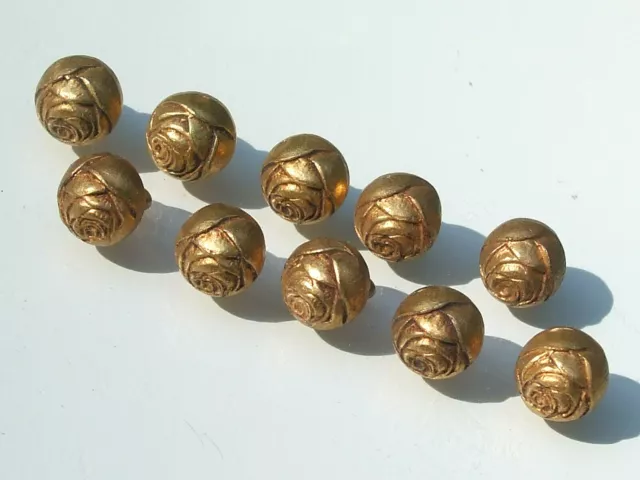 LOT de 10 BEAUX PETITS BOUTONS DE ROSE ANCIENS ART DECO en Métal Doré / Dt 7,5mm