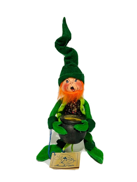 Annalee Dolls 1992 St Patrick’s Day Leprechaun Elf W/Pot Of Gold, 9" Tall