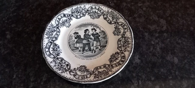 3 Anciennes Assiettes « Parlantes » en Céramique de Sarreguemines - Vintage French Finds