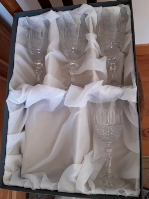 Coffret 4 verres en Cristal de Paris.