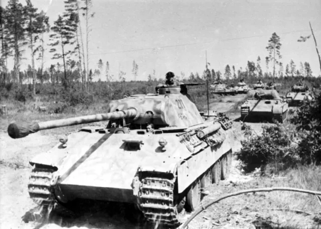 World War Two Photo German Panzer Mk 5, Panther, WW2 WWII Germany Pzkpfw. V