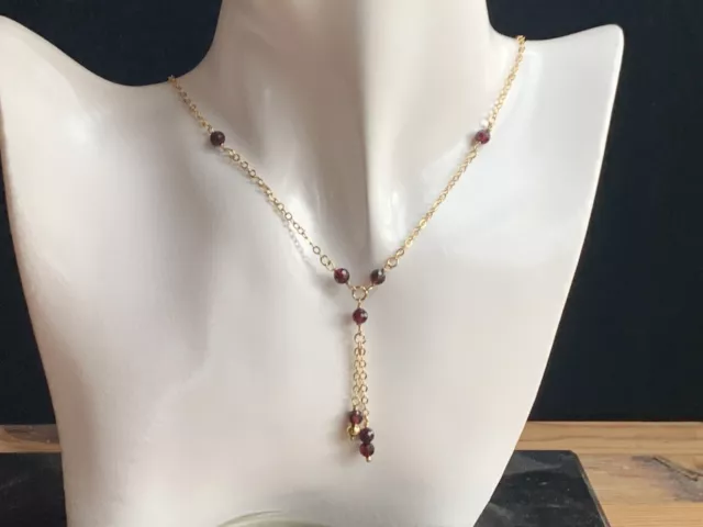 18K vergoldete  Y Halskette mit brasilianischen Granat Perlen