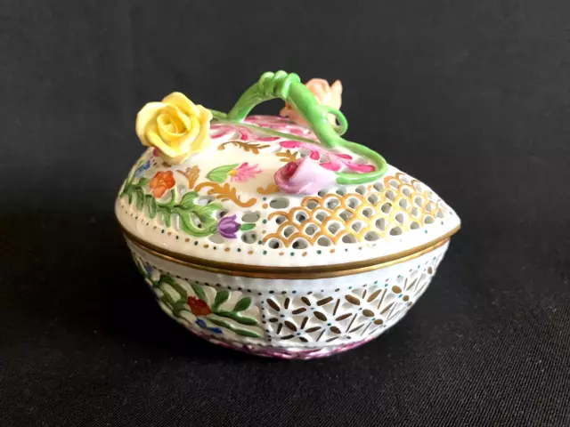 Herend Porcelain Handpainted Reticulated Heart Trinket Box 6200/C