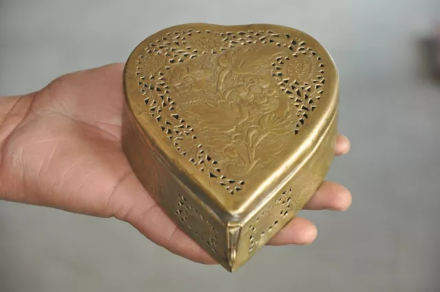 Vintage Latón Grabado Forma Corazón Jali Corte Floral Artesanal Betel Tuerca Box