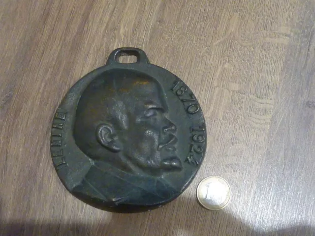 ancienne grosse médaille en bronze Lenine