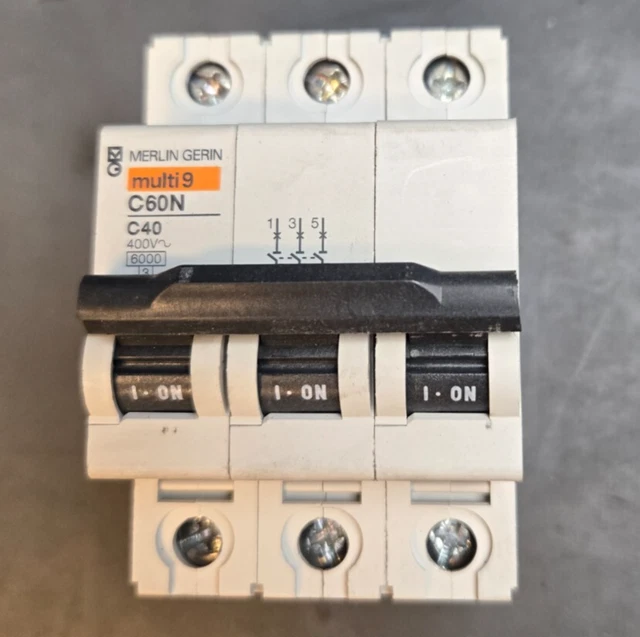 Lot of 2 Merlin Gerin multi 9 C60N C40 circuit breaker Lot of 2 Merlin Gerin multi 9 C60N C40 circuit breaker