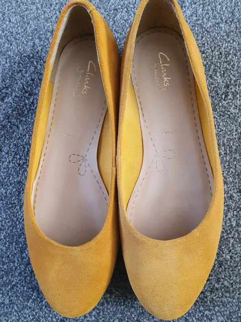 Wide fit deals mustard heels