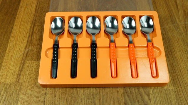 6 DDR Eierlöffel Mokkalöffel Punkte DDR Kunststoff schwarz orange Ostalgie OVP