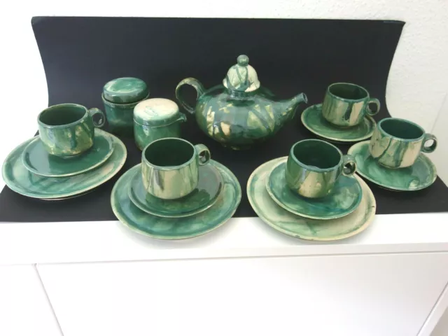 Edle Studio Keramik gemarkt Teeservice Tee Geschirr grün Laufglasur 16tlg.