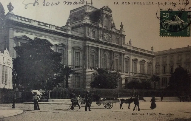 Carte Postale Ancienne Montpellier – La Mairie – Années 1900, Scène De Vie