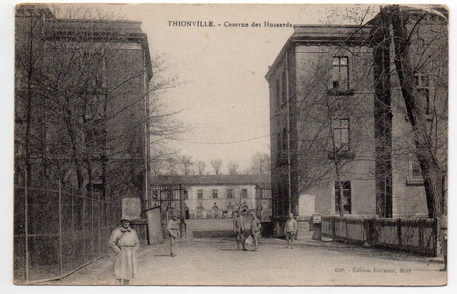 THIONVILLE - Moselle - CPA 57 - the Hussard Barracks