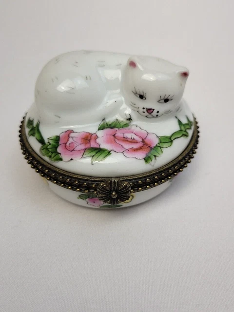 Vintage Porcelain White Cat On Pillow Hinged Trinket Box B21