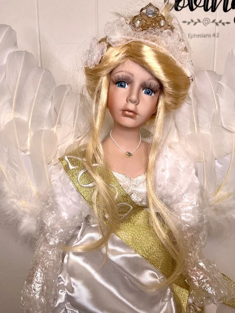 Porcelain Angel Doll  2009 #15617 New in box Heritage Signature Collection 10