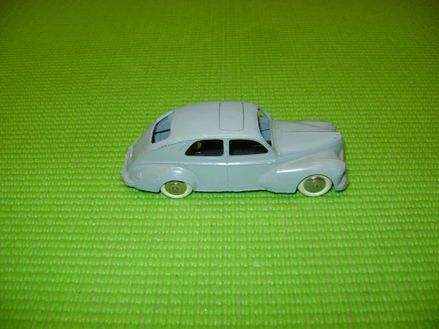 JOLIE PRETTY RARE ! DINKY TOYS 1:43 PEUGEOT 203 N° 24R PETITE LUNETTE