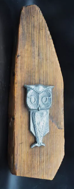 Déco murale Chouette hibou métal etain ? sur bois flotté collection vintage 70'