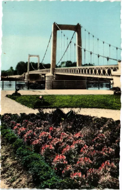 CPA COSNE-sur-LOIRE - Le Pont (456351)