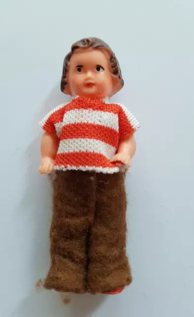 Junge mit Original Kleidung, ARI Puppe Püppchen Puppenstube, 8 cm