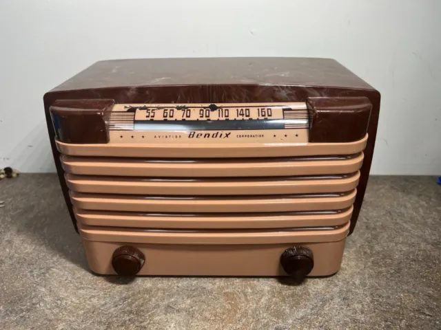 Vintage Bendix Model 114 Art Deco Plastic Tan & Brown Radio 11 Inches Wide