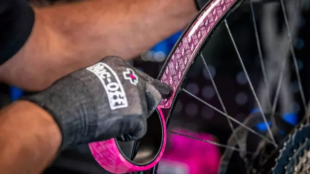 Muc-Off Tubeless Rim Tape, 25 Mm - Nastro Tubeless Sensibile Alla Pressione - Ro 3