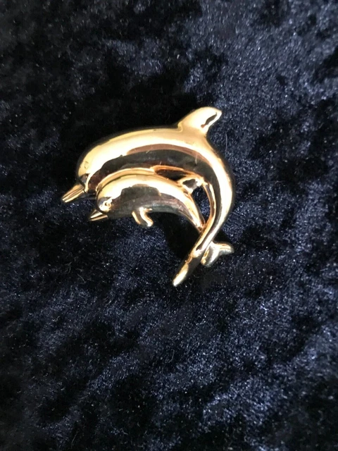 Dolphin nnt costume jewellery brooch. 4 cms long