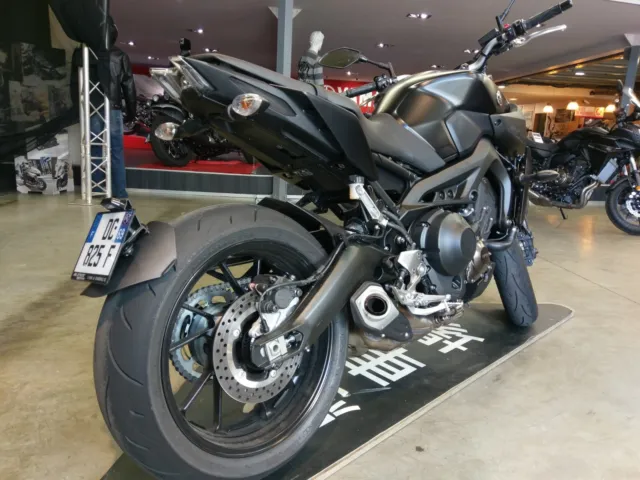 Soporte de Placa Redondo Rueda Guarda Barros Yamaha MT09 Desde Año 2017 A 2020