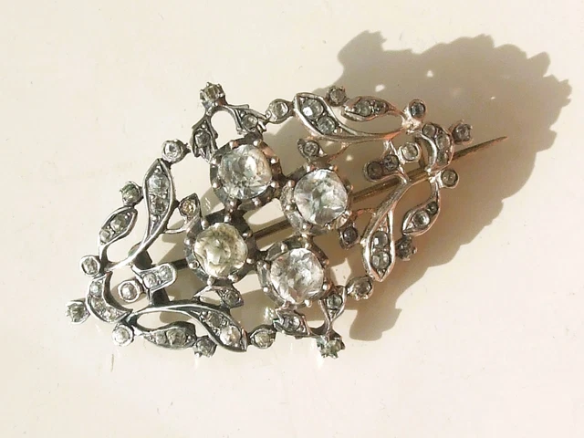 Broche Ancienne Avec Grenat De Bohême Sur Laiton - Longueur 4 Cm - Bon état Nettoyée
