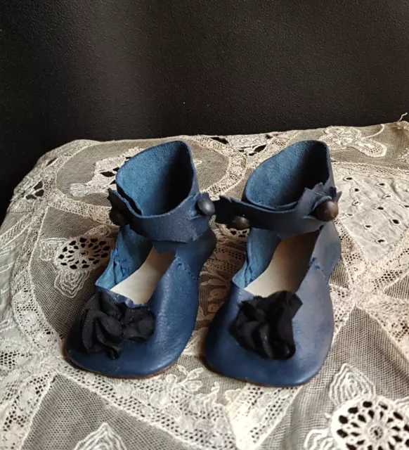 jolies chaussures cuir poupée ancienne