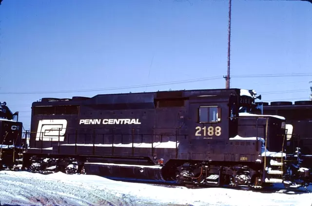 ORIGINAL KODACHROME SLIDE CONRAIL GP-30 #2188 (ex-NYC) CLEVELAND, OH JAN 11 1977