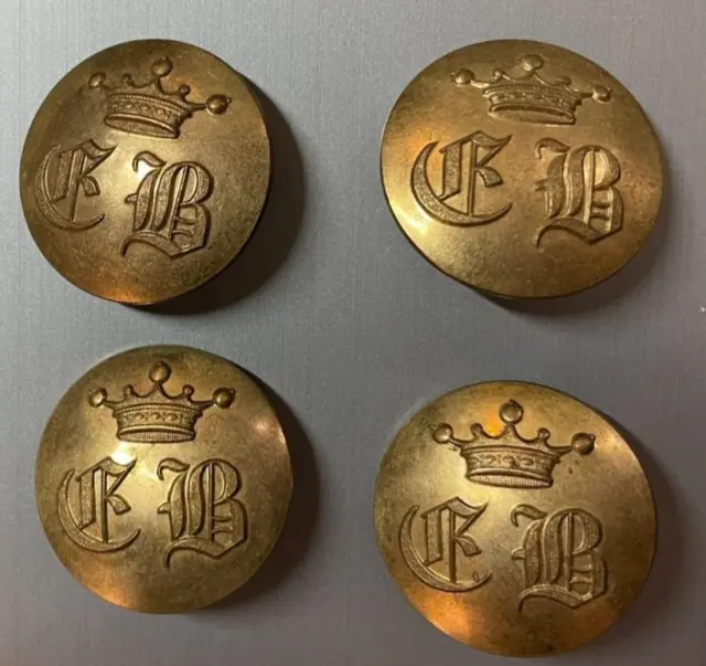 BOUTON COLLECTION - 4 grands boutons métal doré - couronne de marquis  initiales