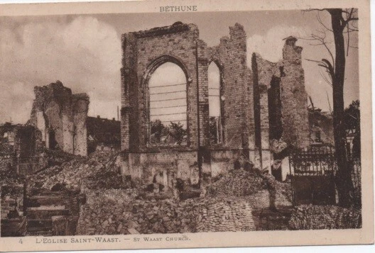 CPA - BETHUNE - L'Eglise SAINT-WAAST (ruines)