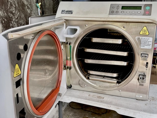 Midmark M11 autoclave (steam)