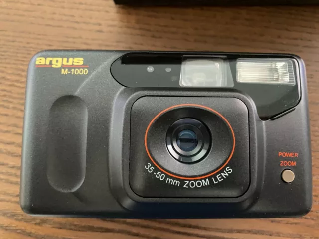 Cámara vintage Argus M-1000 con bolsa