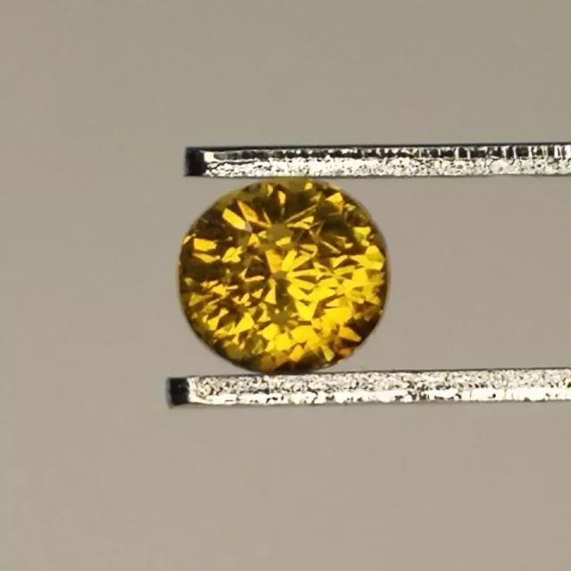 Grenat Grossulaire Naturel 0,57 carat du Mali  | Ovale VS  | 4.6 x 4.3 x 3.8  mm