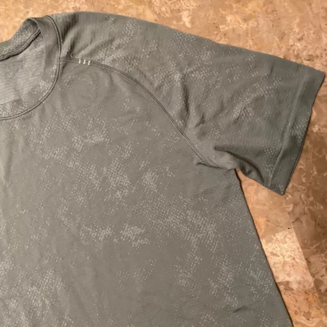 Lululemon Shirt Adult Small Green Geometric Spray Metal Vent Tech Short Sleeve 2